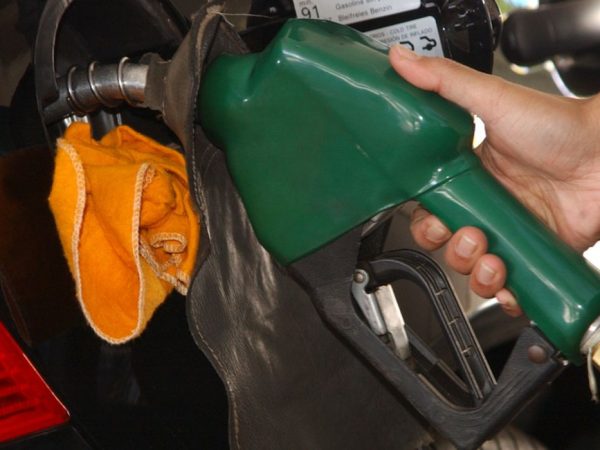 O preço do litro da gasolina já ultrapassa os R$ 7 em três regiões do País - Norte, Sudeste e Sul — Foto: Reprodução