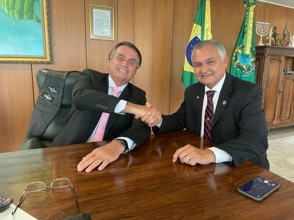 Girão lembrou o início da sua vida pública ao lado de Bolsonaro e reforçou a fidelidade ao presidente. — Foto: Reprodução/Instagram