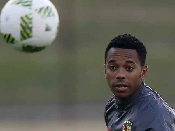Atacante Robinho durante treino do Guangzhou Evergrande
15/12/2015
REUTERS/Toru Hanai
