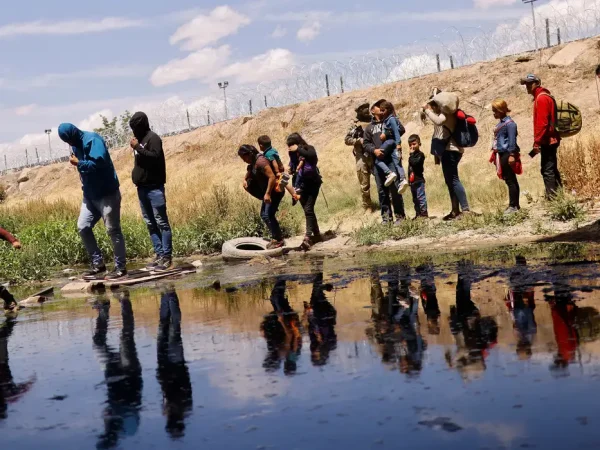 26/05/2023 - Migrantes em busca de asilo atravessam o rio Rio Bravo para retornar ao México vindos dos Estados Unidos
13/05/2023
Reuters/Jose Luis Gonzalez/Proibida reprodução