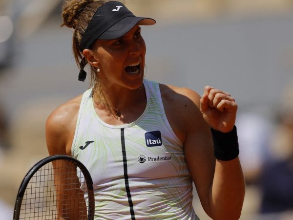 Bia Haddad Maia durante partida contra Ons Jabeur pelas quartas de final de Roland Garros
07/06/2023 REUTERS/Clodagh Kilcoyne