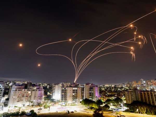 Foguetes disparados em Israel a partir de Gaza. REUTERS/AMIR COHEN