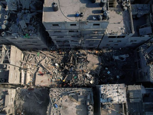 Ruínas de uma casa palestina atingida por ataques israelenses no campo de refugiados de al-Shati na Cidade de Gaza 12/10/2023 REUTERS/Mohammed Fayq Abu Mostafa