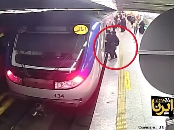 2140WD-IRAN-WOMEN_FILE_O_