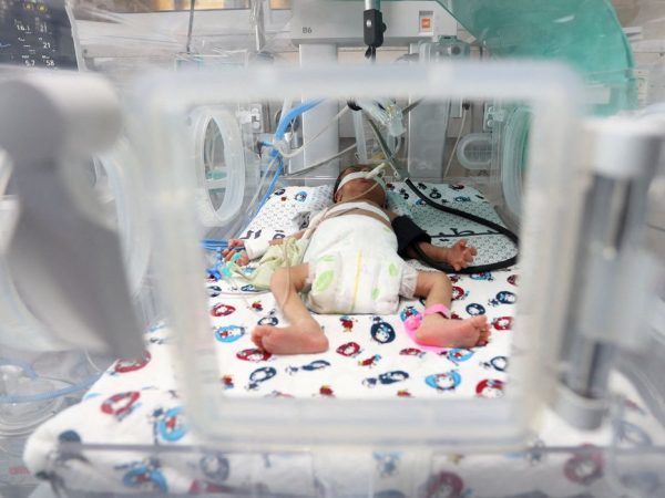 Bebê palestino prematuro em incubadora do hospital Shifa, na Cidade de Gaza
22/10/2023
REUTERS/Mohammed Al-Masri