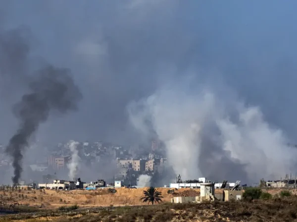 Smoke rises over Gaza as seen from Southern Israel, amid the ongoing conflict between Israel and Palestinian group Hamas, November 10, 2023. REUTERS/Evelyn Hockstein