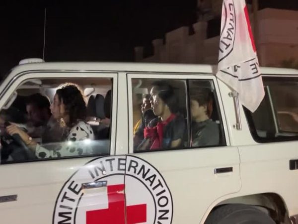 0849WD-ISRAEL-PALESTINIANS_GAZA_RED_CROSS_HOSTAGES_O_