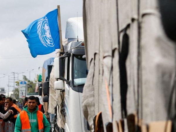 Bandeira da ONU em caminhão com ajuda humanitária a caminho de Gaza
27/11/2023
REUTERS/Ibraheem Abu Mustafa