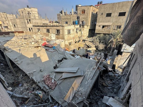 Local de ataque israelense em Khan Younis, no sul da Faixa de Gaza
1/12/2023 REUTERS/Fadi Shana