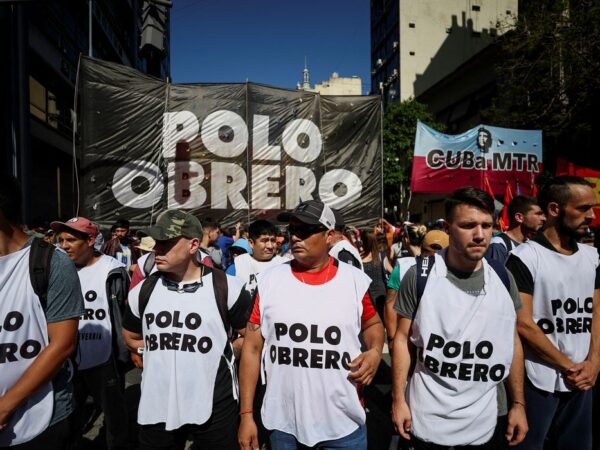Manifestantes protestam contra medidas de austeridade do novo presidente da Argentina Javier Milei, em Buenos Aires
20/12/2023
REUTERS/Agustin Marcarian