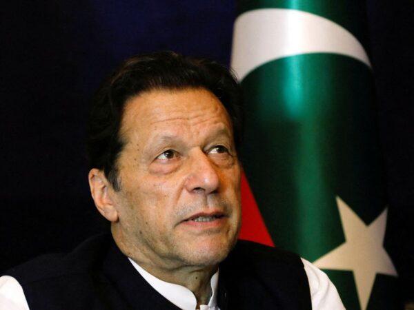 Ex-primeiro-ministro do Paquistão, Imran Khan, durante entrevista à Reuters em Lahore
17/03/2023 REUTERS/Akhtar Soomro