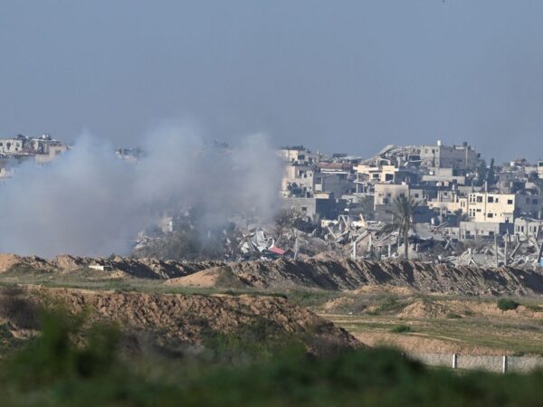 Fumaça no centro de Gaza vista de Israel
 14/2/2024   REUTERS/Dylan Martinez