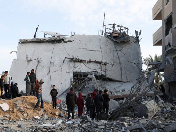 Casa atingida por ataque israelense em Rafah, sul de Gaza 16/2/2024 REUTERS/Ibraheem Abu Mustafa