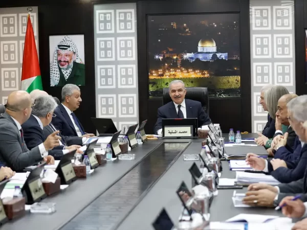 Mohammad Shtayyeh durante reunião em Ramallah
 26/2/2024    REUTERS/Mohammed Torokman