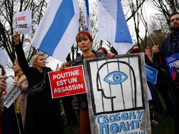 People attend a protest against the re-election of incumbent President Vladimir Putin on the final day of the presidential election in Russia, amid Russia's attack on Ukraine, at Place de Colombie near the Russian embassy, in Paris, France, March 17, 2024. REUTERS/Sarah Meyssonnier