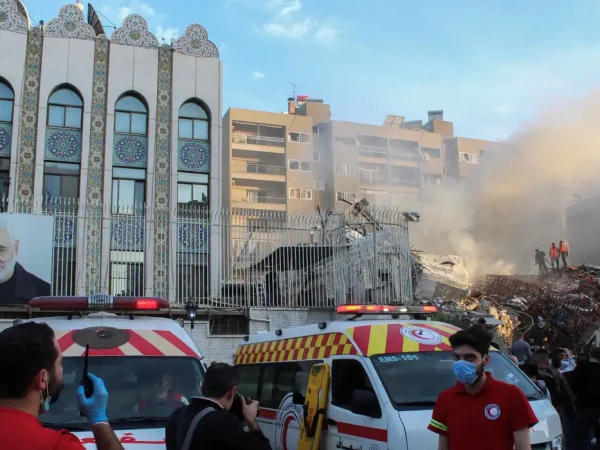 Consulado iraniano em Damasco é destruído em suposto ataque aéreo israelense
01/04/2024
REUTERS/Firas Makdesi