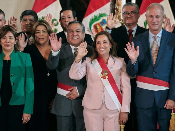 Presidente do Peru Dina Boluarte com ministros
 1/4/2024   REUTERS/Sebastian Castaneda
