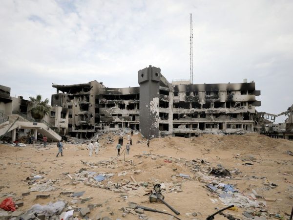 Hospital Al Shifa de Gaza após invasão israelense
 8/4/2024    REUTERS/Dawoud Abu Alkas