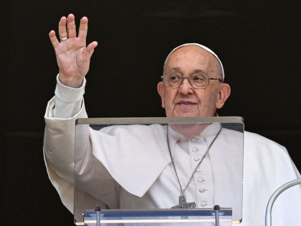 Papa Francisco fala a fiéis na Praça São Pedro, no Vaticano
05/05/2024 Vatican Media/Divulgação via REUTERS