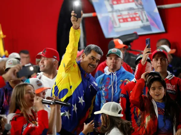 Presidente da Venezuela Nicolás Maduro celebra após eleição
 29/7/2024    REUTERS/Fausto Torrealba