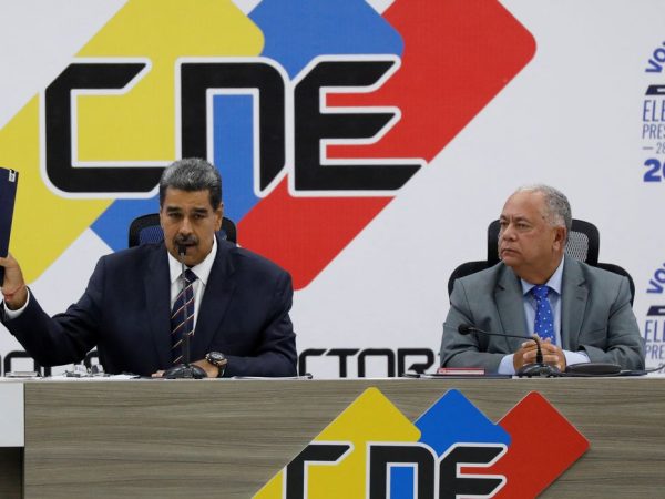 Venezuela's President Nicolas Maduro speaks next to Elvis Amoroso, head of the National Electoral Council (CNE), as he holds the credential as winner of the country's presidential election, in Caracas, Venezuela July 29, 2024. REUTERS/Leonardo Fernandez Viloria