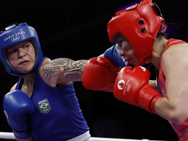 Beatriz Ferreira acerta golpe no rosto de Jajaira Gonzalez, dos EUA, em luta de boxe dos Jogos de Paris
29/07/2024
REUTERS/Peter Cziborra