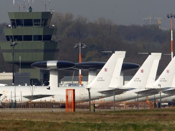Aeronaves AWACS da OTAN no pátio da base aérea em Geilenkirchen, perto da fronteira germano-holandesa
03/04/2014
REUTERS/Ina Fassbender