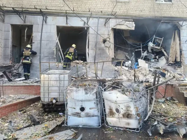 Hospital atingido por drone russo em Sumy, Ucrânia
28/09/2024
Serviço de Emergência da Ucrânia/Divulgação via Reuters