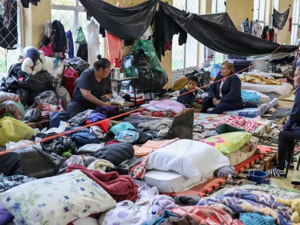 Porto Alegre (RS), 17/05/2024 – CHUVAS RS- ABRIGO - Centenas de pessoas estão no abrigo da ULBA em Canoas, recebendo donativos e assistência médica.
Foto: Rafa Neddermeyer/Agência Brasil