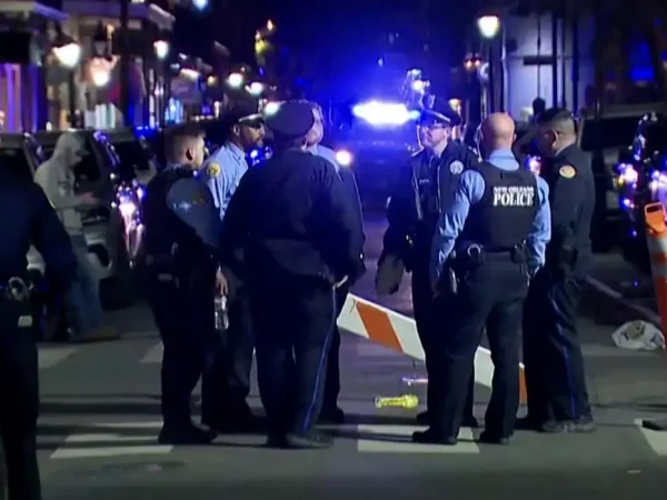 Policiais verificam local de atropelamento em Nova Orleans, em imagem obtida de vídeo
01/01/2025
ABC Affiliate WGNO/Divulgação via REUTERS