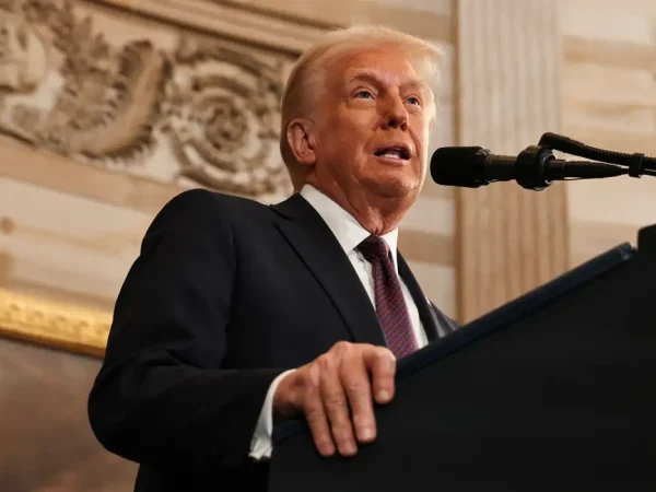 WASHINGTON, DC - JANUARY 20: U.S. President Donald Trump speaks during inauguration ceremonies in the Rotunda of the U.S. Capitol on January 20, 2025 in Washington, DC. Donald Trump takes office for his second term as the 47th president of the United States.     Reuters/Chip Somodevilla/Proibida reprodução
