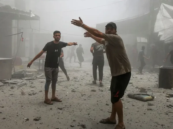 Palestinians react as they inspect the damage at the site of an Israeli strike on a house, in Gaza City, June 1, 2025. REUTERS/Mahmoud Issa