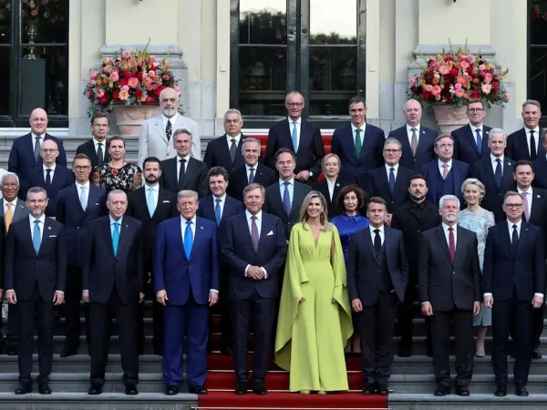 Turkey's President Tayyip Erdogan, U.S. President Donald Trump, Dutch King Willem-Alexander and Dutch Queen Maxima, France's President Emmanuel Macron,  Italian Prime Minister Giorgia Meloni, Canadian Prime Minister Mark Carney, Ukraine's President Volodymyr Zelenskiy, Britain's Prime Minister Keir Starmer, Greek Prime Minister Kyriakos Mitsotakis,  Danish Prime Minister Mette Frederiksen, Sweden's Prime Minister Ulf Kristersson, German Chancellor Friedrich Merz, Slovakia's President Peter Pellegrini, Spanish Prime Minister Pedro Sanchez, Poland's outgoing President Andrzej Duda, European Commission President Ursula von der Leyen and European Council President Antonio Costa, NATO Secretary General Mark Rutte and NATO heads of state and governments pose for a picture ahead of a dinner hosted by Dutch King Willem-Alexander and Dutch Queen Maxima, on the sidelines of a NATO Summit, at Huis ten Bosch Palace in The Hague, Netherlands June 24, 2025. REUTERS/Christian Hartmann/Pool