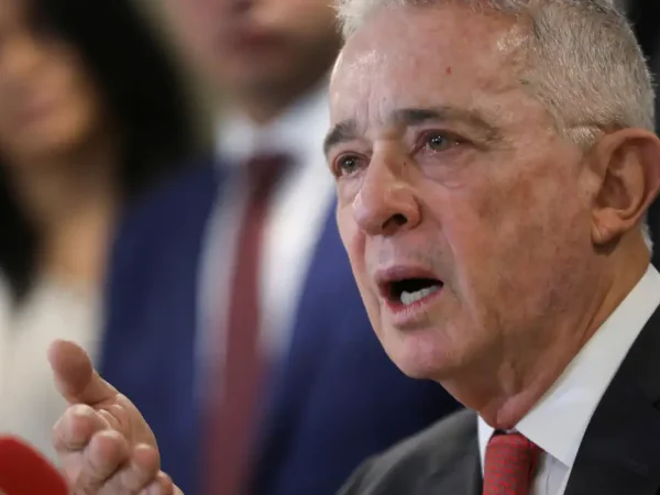 O ex-presidente da Colômbia Álvaro Uribe durante entrevista coletiva em Bogotá
18/04/2024
Reuters/Luisa Gonzalez/Proibida reprodução