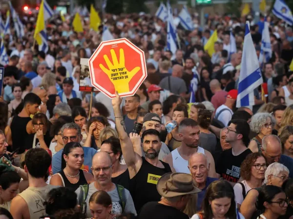 Demonstrators take part in a protest, after families of hostages have called for a nationwide strike to demand the return of all hostages and an end to the war in Gaza, in Tel Aviv, Israel August 17, 2025.  REUTERS/Shir Torem