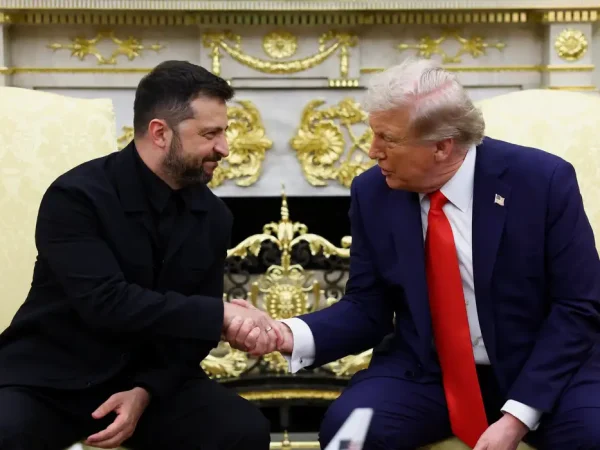 U.S. President Donald Trump and Ukrainian President Volodymyr Zelenskiy shake hands as they meet at the Oval Office of the White House, amid negotiations to end the Russian war in Ukraine, in Washington, D.C., U.S., August 18, 2025. REUTERS/Kevin Lamarque