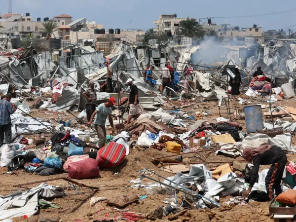Local atacado por Israel em Deir Al-Balah, centro de Gaza
 21/8/2025     REUTERS/Ramadan Abed