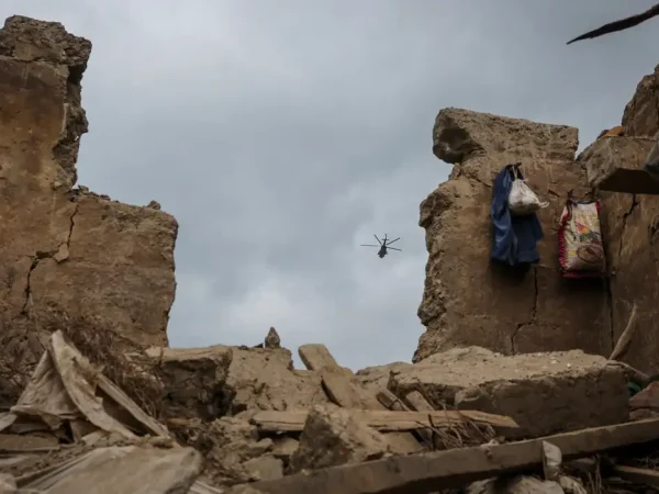 Local atingido por terremoto no Afeganistão
 2/9/2025    REUTERS/Sayed Hassib