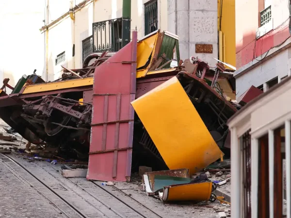 A view shows the site of the accident after Gloria funicular railway car, a popular tourist attraction, derailed and crashed, resulting in multiple casualties, according to authorities, in Lisbon, Portugal, September 4, 2025. REUTERS/Pedro Nunes
