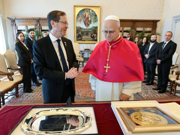 Papa Leão 14 durante encontro com presidente de Israel Isaac Herzog no Vaticano
04/09/2025 Vatican Media/Simone Risoluti/Divulgação via REUTERS