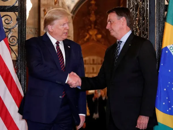 FILE PHOTO: U.S. President Donald Trump shakes hands with Brazilian President Jair Bolsonaro before attending a working dinner at the Mar-a-Lago resort in Palm Beach, Florida, U.S., March 7, 2020. Reuters/Tom Brenner/Arquivo/Proibida reprodução