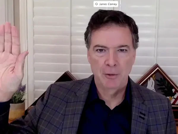 Ex-diretor do FBI James Comey 
30/09/2020
Comitê Judiciário do Senado/Divulgação via REUTERS