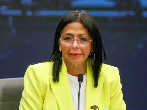 Delcy Rodríguez em Caracas
 10/3/2025   REUTERS/Leonardo Fernandez Viloria