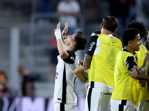 Soccer Football - Brasileiro Championship - Athletico Paranaense v Corinthians - Arena da Baixada, Curitiba, Brazil - February 19, 2026 Corinthians' Rodrigo Garro celebrates scoring their first goal with teammates REUTERS/Rodolfo Buhrer