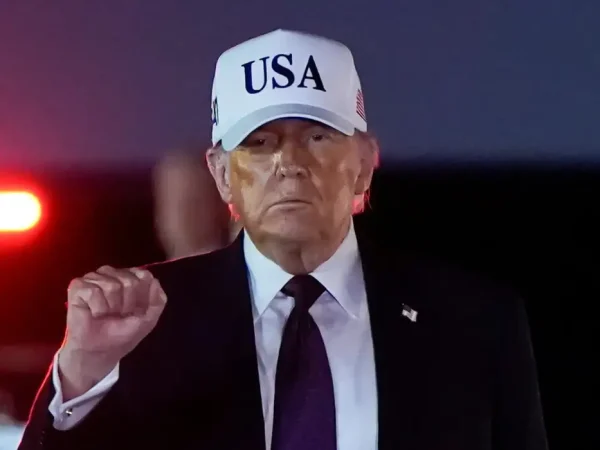 U.S. President Donald Trump pumps his fist after disembarking Air Force One at Palm Beach International Airport in West Palm Beach, Florida, U.S., February 27, 2026. REUTERS/Elizabeth Frantz