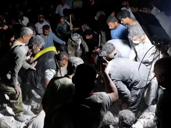 01/03/2026 - Dezenas mortos em ataque israelense à escola do Irã, segundo relatos da mídia estatal. Foto: Frame/Reuters - Proibido Reprodução