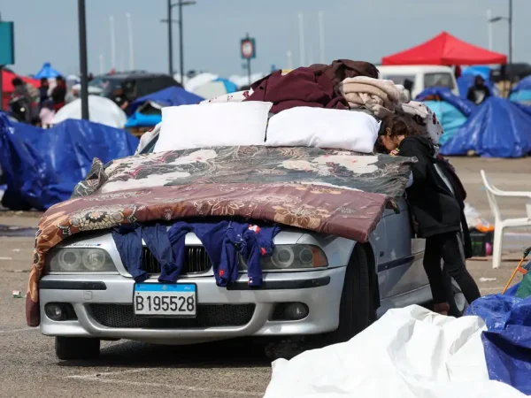 Deslocados buscam abrigo após escalada de violência entre Hezbollah e Israel em Beirute
 22/3/2026     REUTERS/Amr Abdallah Dalsh