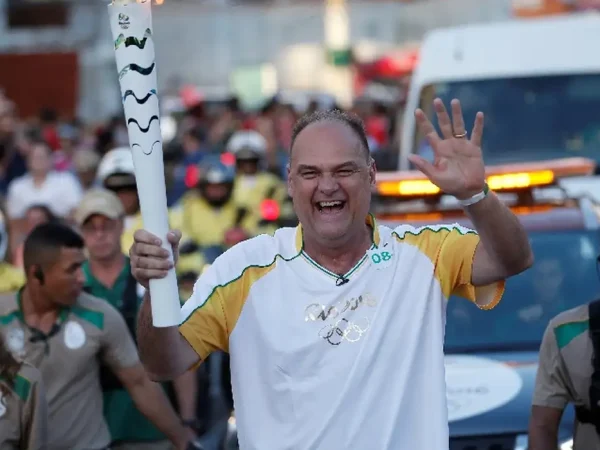 Oscar Schmidt participa do revezamento da tocha olímpico dos Jogos Rio 2016 em Natal
4 de junho de 2016
Marcos de Paula/Cortesia da Rio2016/Divulgação via Reuters