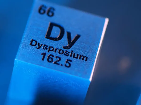 Londres - 20/04/2026 - Bloco com o símbolo, número atômico e número de massa do disprósio (Dy), uma terra rara pesada. REUTERS/Dado Ruvic/Illustration/Proibida reprodução.