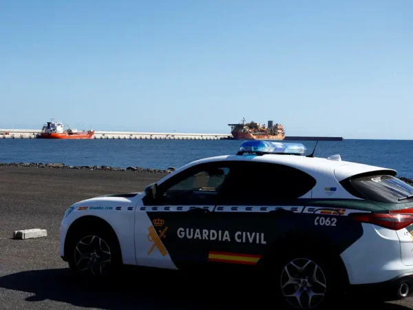 A Spanish Civil Guard vehicle inside the port of Granadilla de Abona, Tenerife, Canary Islands, Spain, where the cruise ship MV Hondius affected by a deadly hantavirus outbreak is expected to arrive, May 8, 2026. REUTERS/Borja Suarez//Proibida reprodução